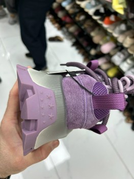 Кроссовки