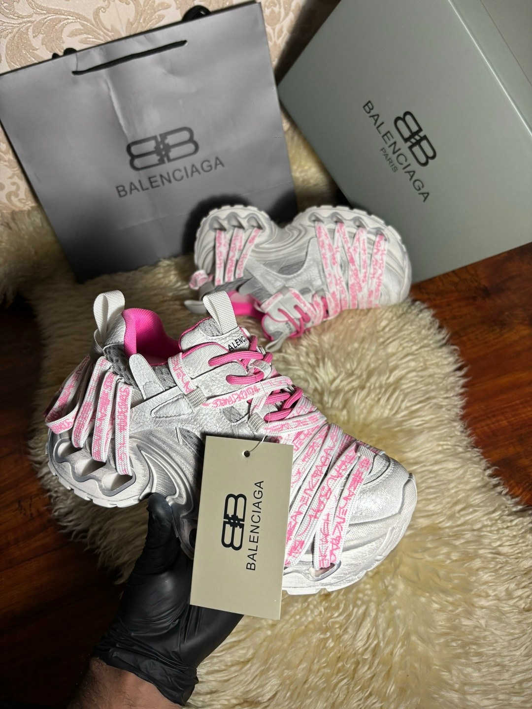 кроссовки женские balenciaga,balenciaga кроссовки,женские кроссовки balenciaga 3xl,кроссовки balenciaga 3xl,женские кроссовки balenciaga 3xl серебристые с розовым