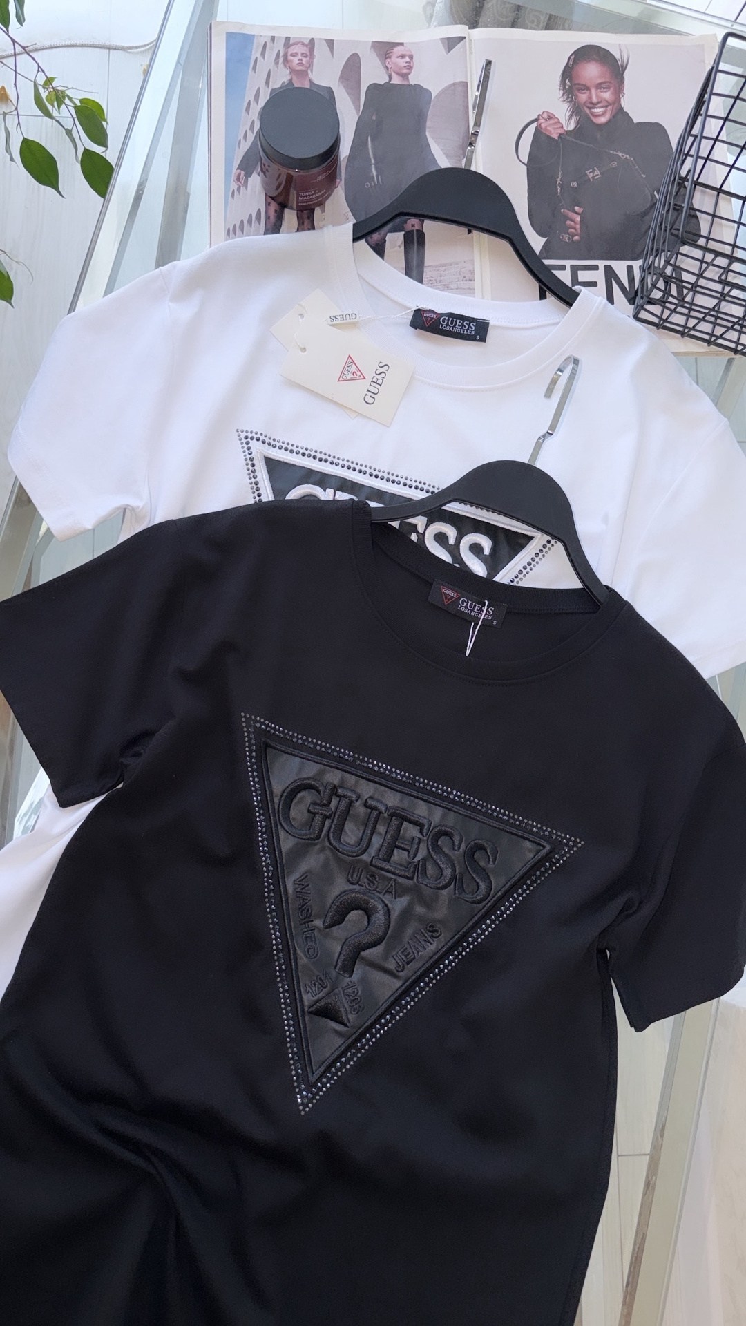 женские футболки guess,футболка guess,футболка с принтом guess,мужские футболки guess,футболка guess белый