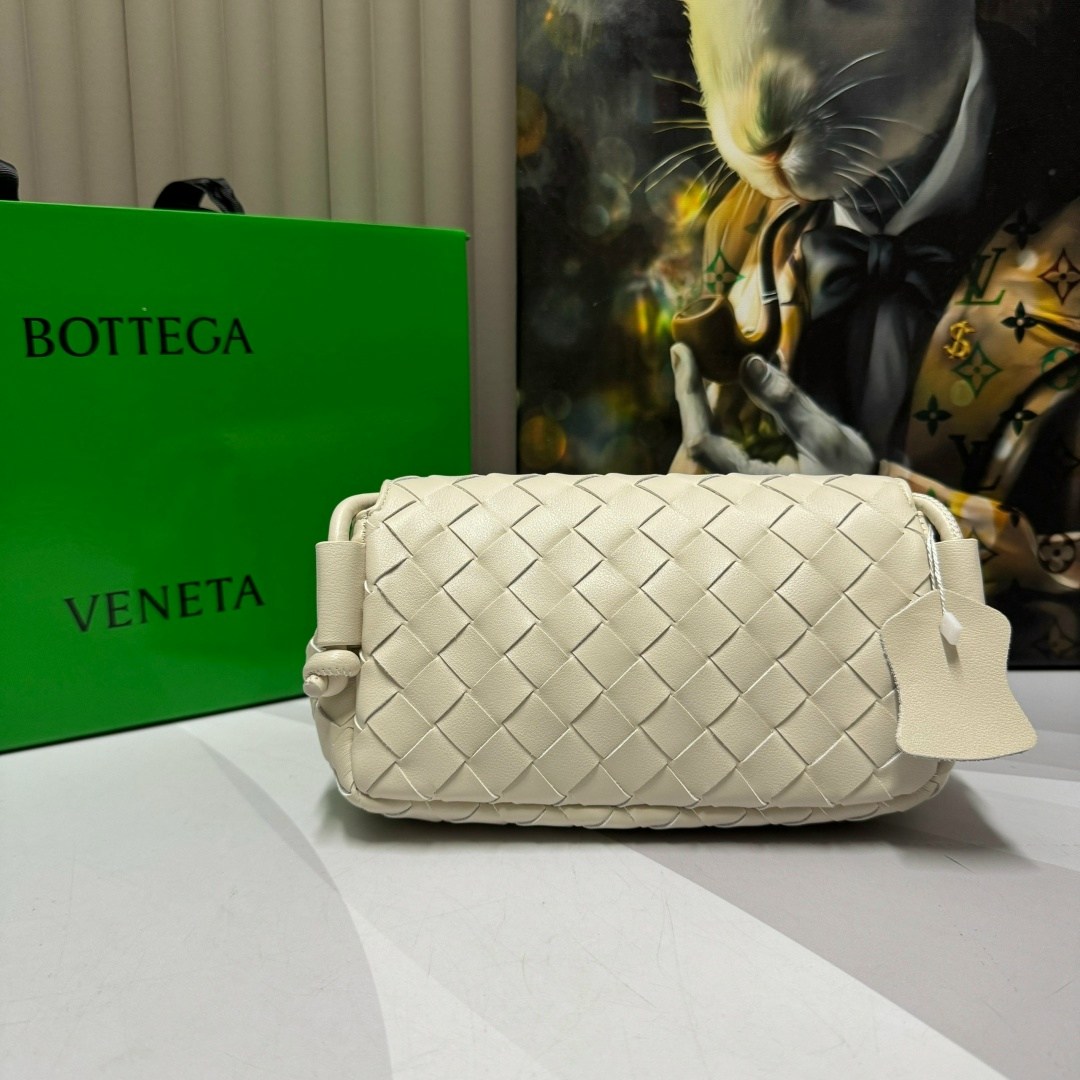 сумка женская bottega veneta,bottega veneta сумка на плечо,сумка bottega veneta,сумка bottega,сумка bottega veneta mini jodie