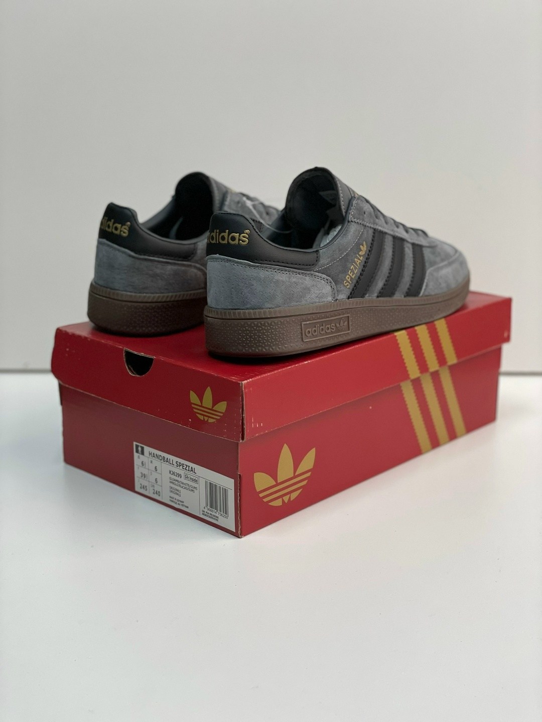 кроссовки adidas spezial спортивные кеды для бега adidas цвет серый черный,кроссовки adidas spezial,adidas spezial grey,adidas handball spezial,кроссовки adidas