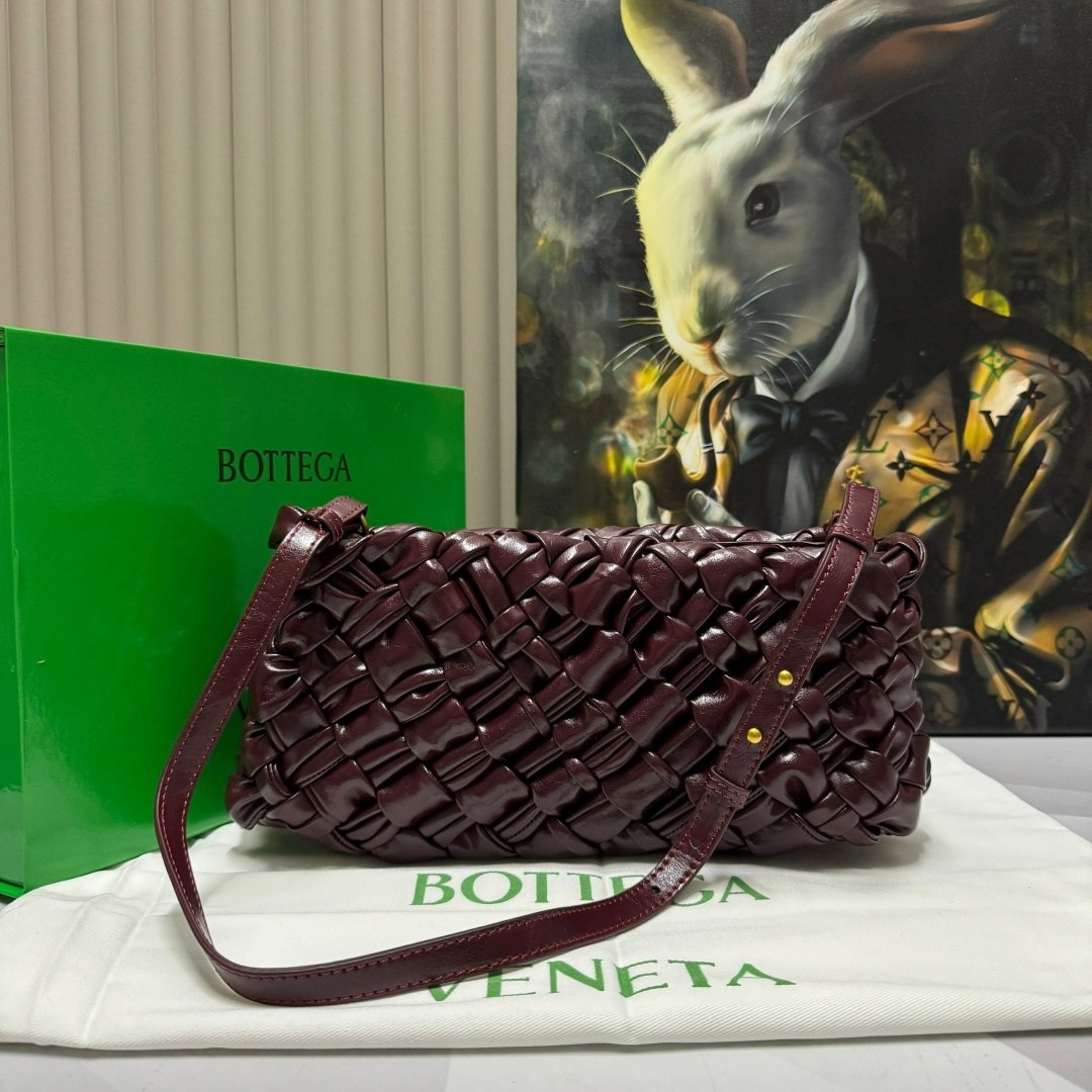 сумка bottega veneta женская,bottega veneta сумка,сумка наплечная бордо bottega veneta,сумка bottega,bottega veneta