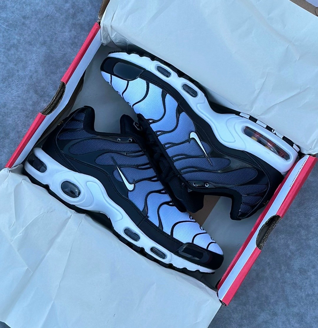 кроссовки nike air max tn plus,nike air max plus tn,кроссовки,кроссовки nike air max plus tn grey black,кроссовки nike air max tn plus ultra белые с серым