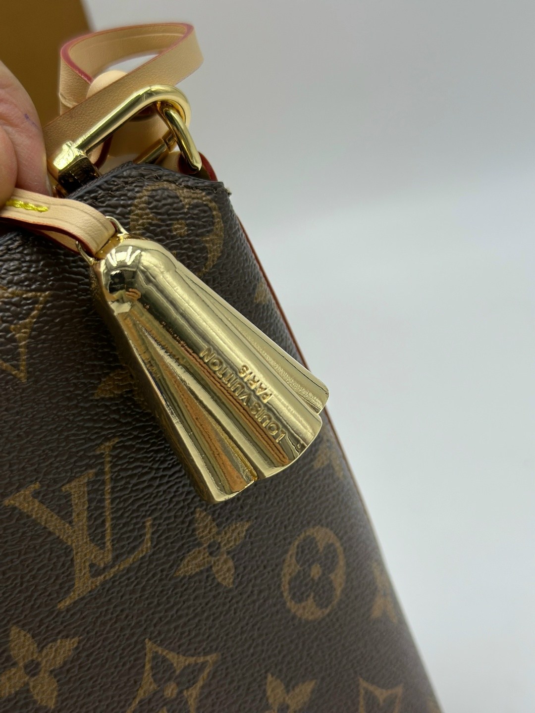louis vuitton женская сумка,lv louis vuitton женская модная классическая сумка через плечо,сумка louis vuitton c тканевым ремнем и косметичкой,сумкa louis vuitton,louis vuitton сумка на плечо