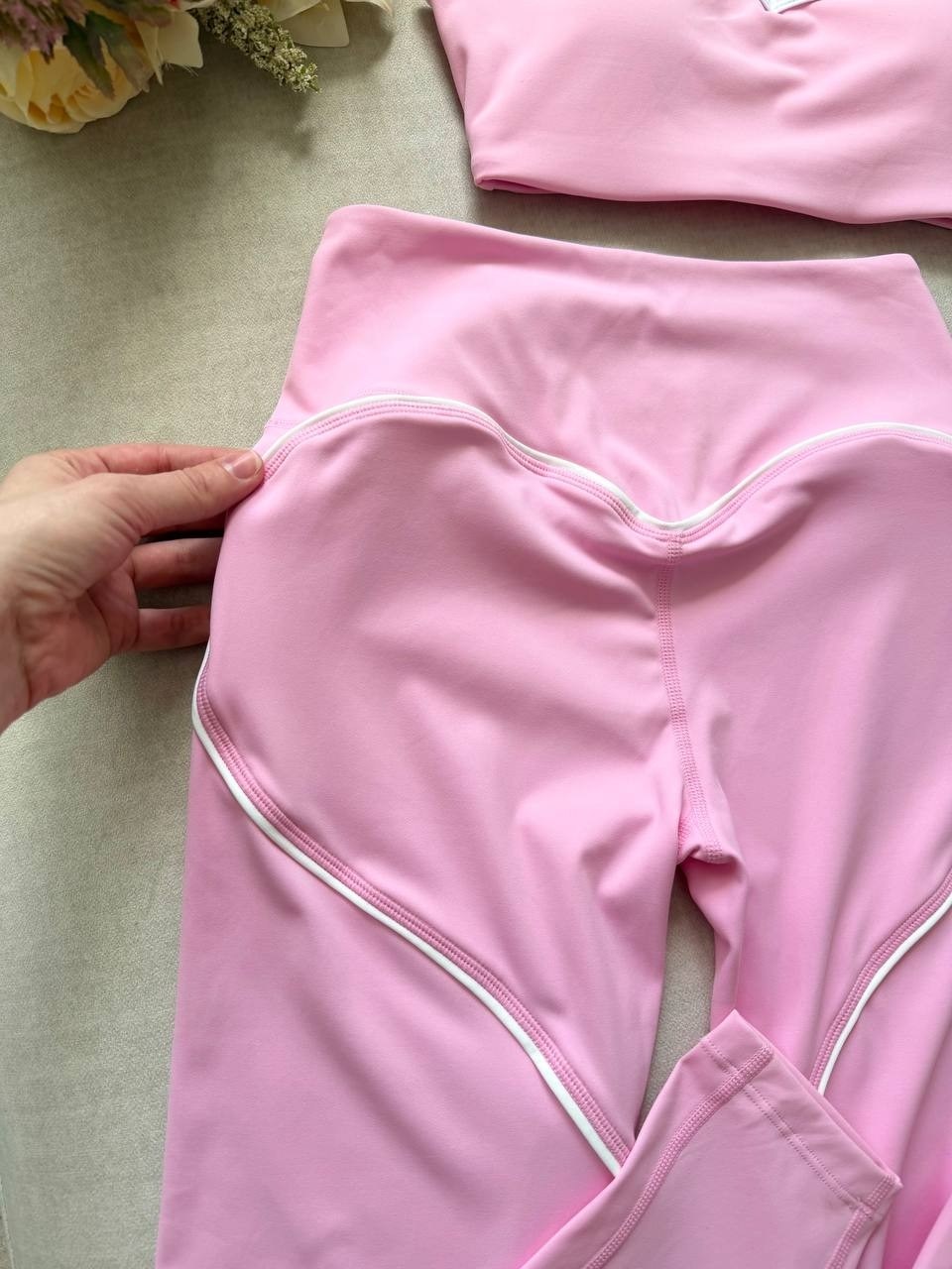 спортивный комплект для йоги,спортивные комплекты,одежда для йоги,спортивные бюстгальтеры,костюм для занятия спортом