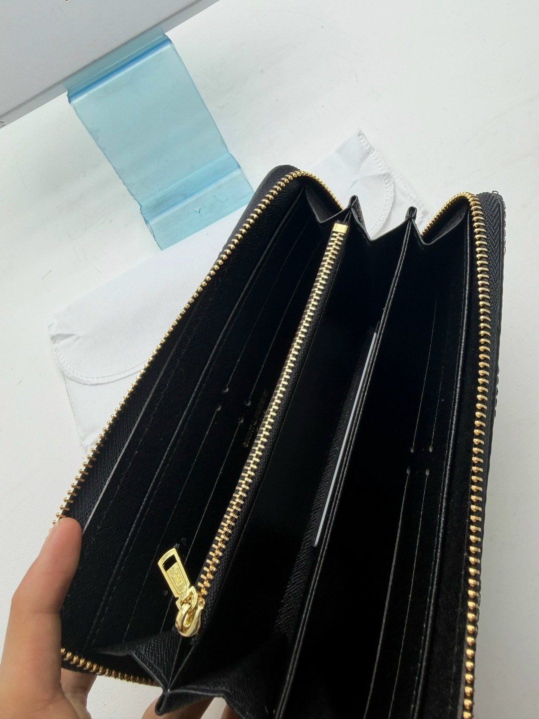 кошелек saint laurent,женское портмоне,кошелек женский,кожаный кошелек saint laurent,кожаный кошелек для женщин
