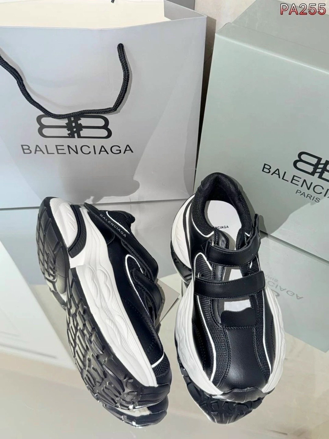 кроссовки женские balenciaga,кроссовки balenciaga,босоножки balenciaga,сандалии balenciaga,кроссовки