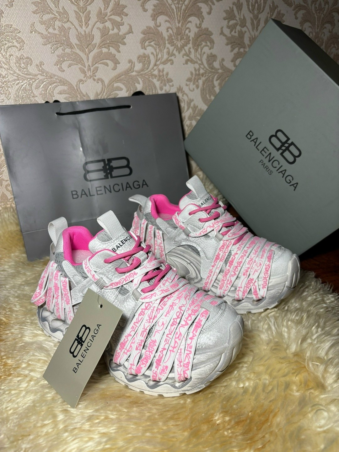 кроссовки женские balenciaga,balenciaga кроссовки,женские кроссовки balenciaga 3xl,кроссовки balenciaga 3xl,женские кроссовки balenciaga 3xl серебристые с розовым