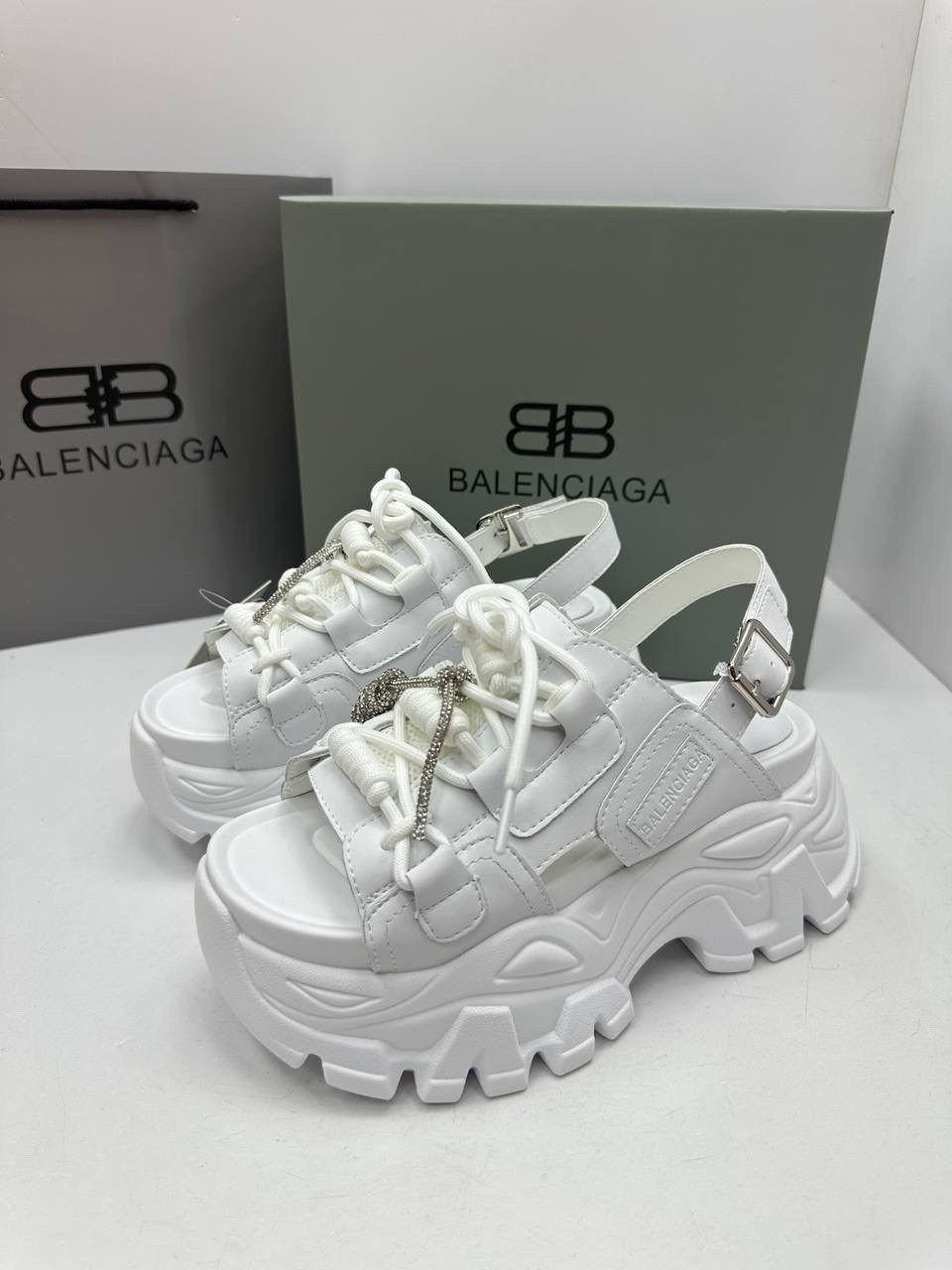кроссовки женские balenciaga,босоножки balenciaga,кроссовки balenciaga,сандалии balenciaga, balenciaga