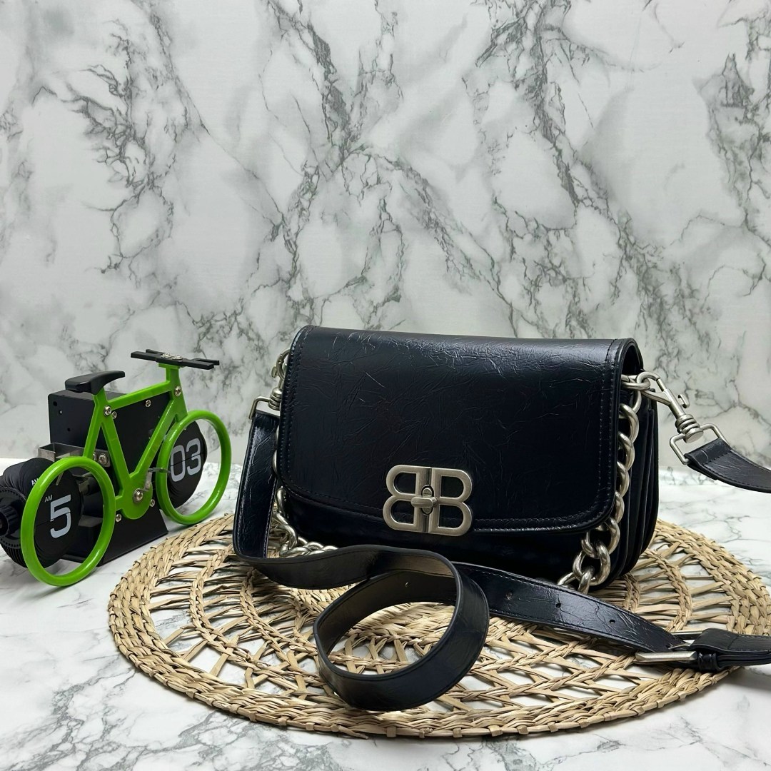 balenciaga сумка на плечо,сумка balenciaga,модная сумка,модная женская сумка,женская сумка