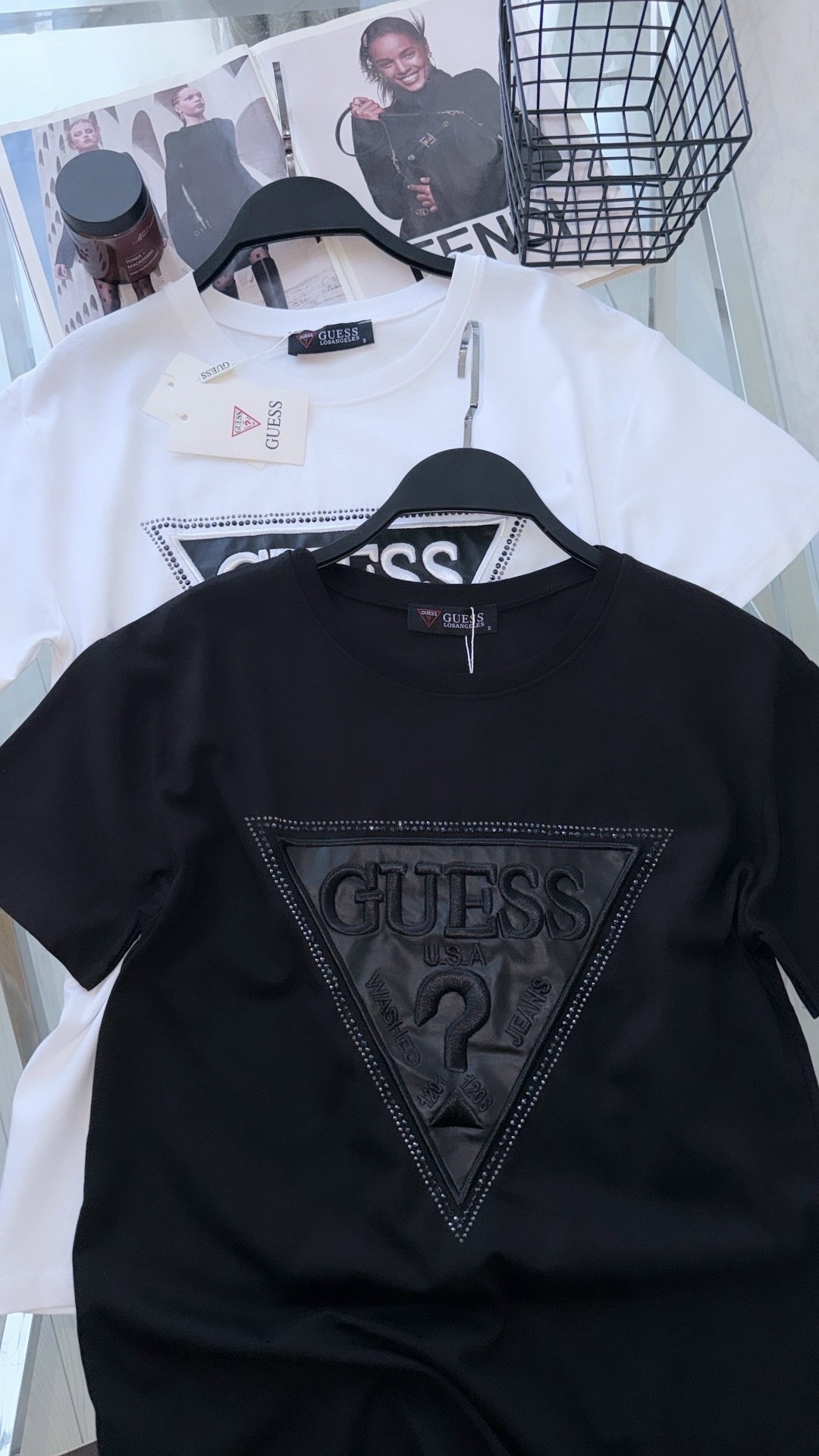 женские футболки guess,футболка guess,футболка с принтом guess,мужские футболки guess,футболка guess белый