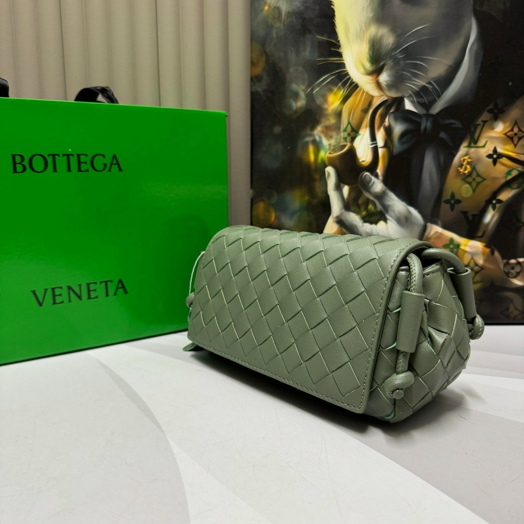 сумка женская bottega veneta,bottega veneta сумка на плечо,сумка bottega veneta,сумка bottega,сумка bottega veneta mini jodie