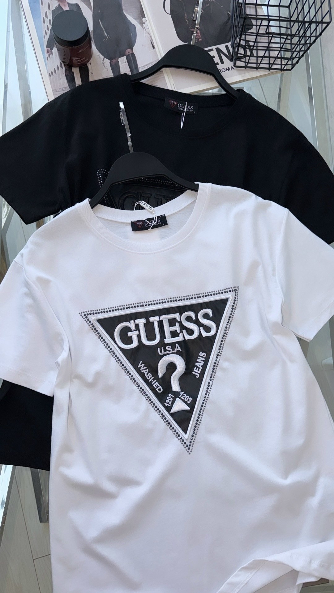 женские футболки guess,футболка guess,футболка с принтом guess,мужские футболки guess,футболка guess белый