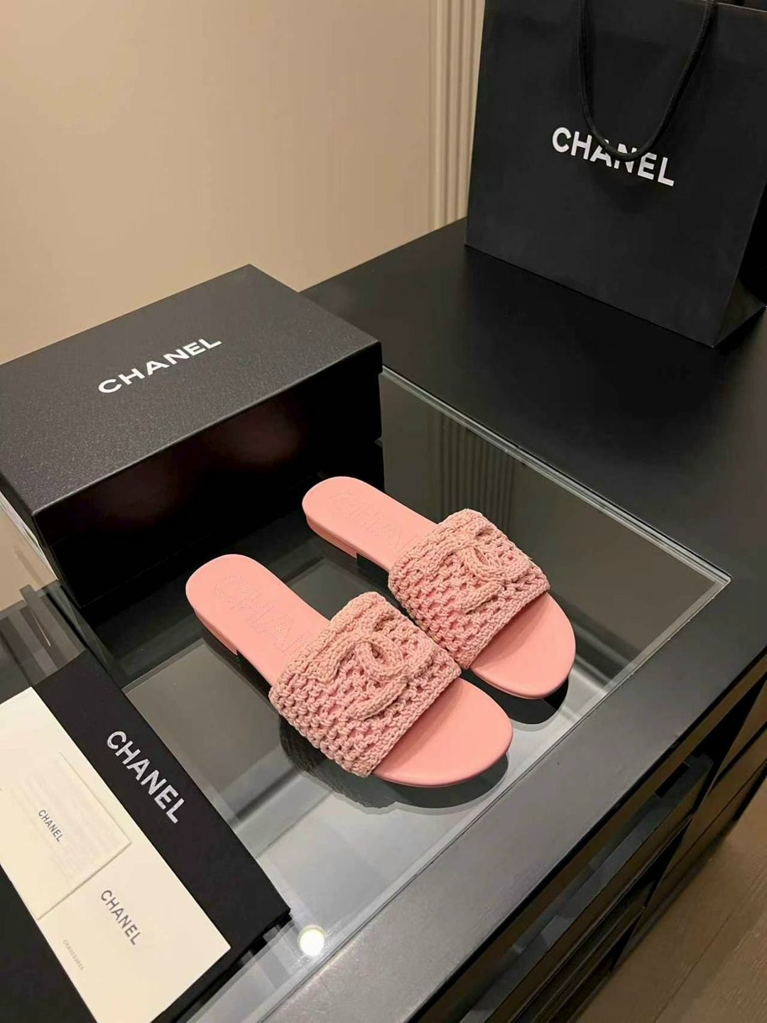 ,шлепанцы chanel,шлепанцы женские,босоножки chanel,тапочки модные