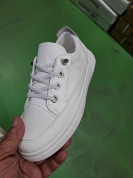 Кроссовки