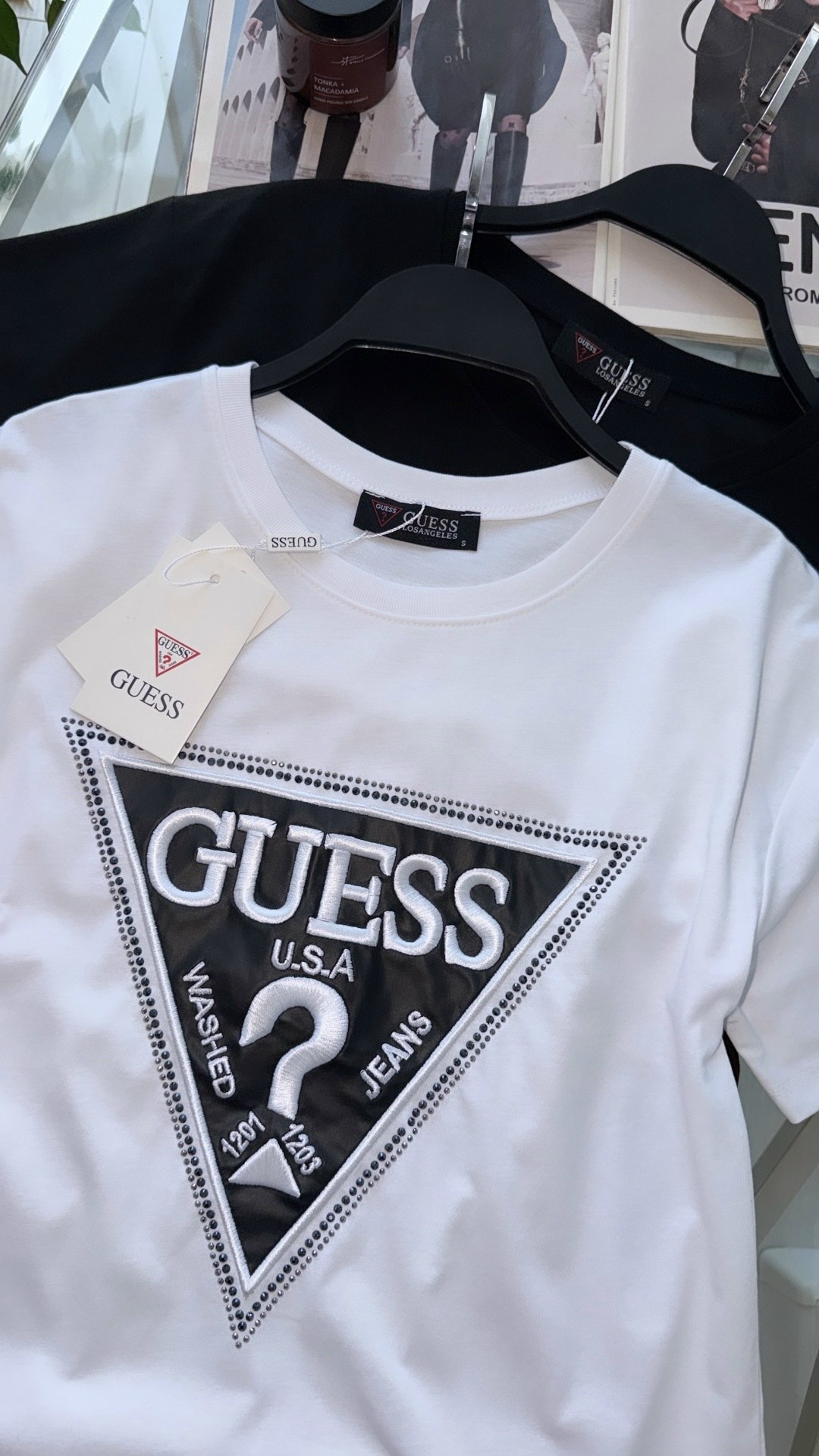 женские футболки guess,футболка guess,футболка с принтом guess,мужские футболки guess,футболка guess белый