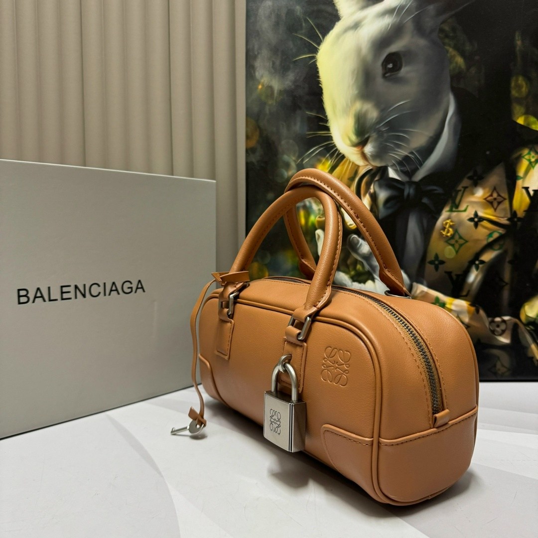 сумка,модная сумка,женская сумка,сумки loewe,брендовая женская сумка