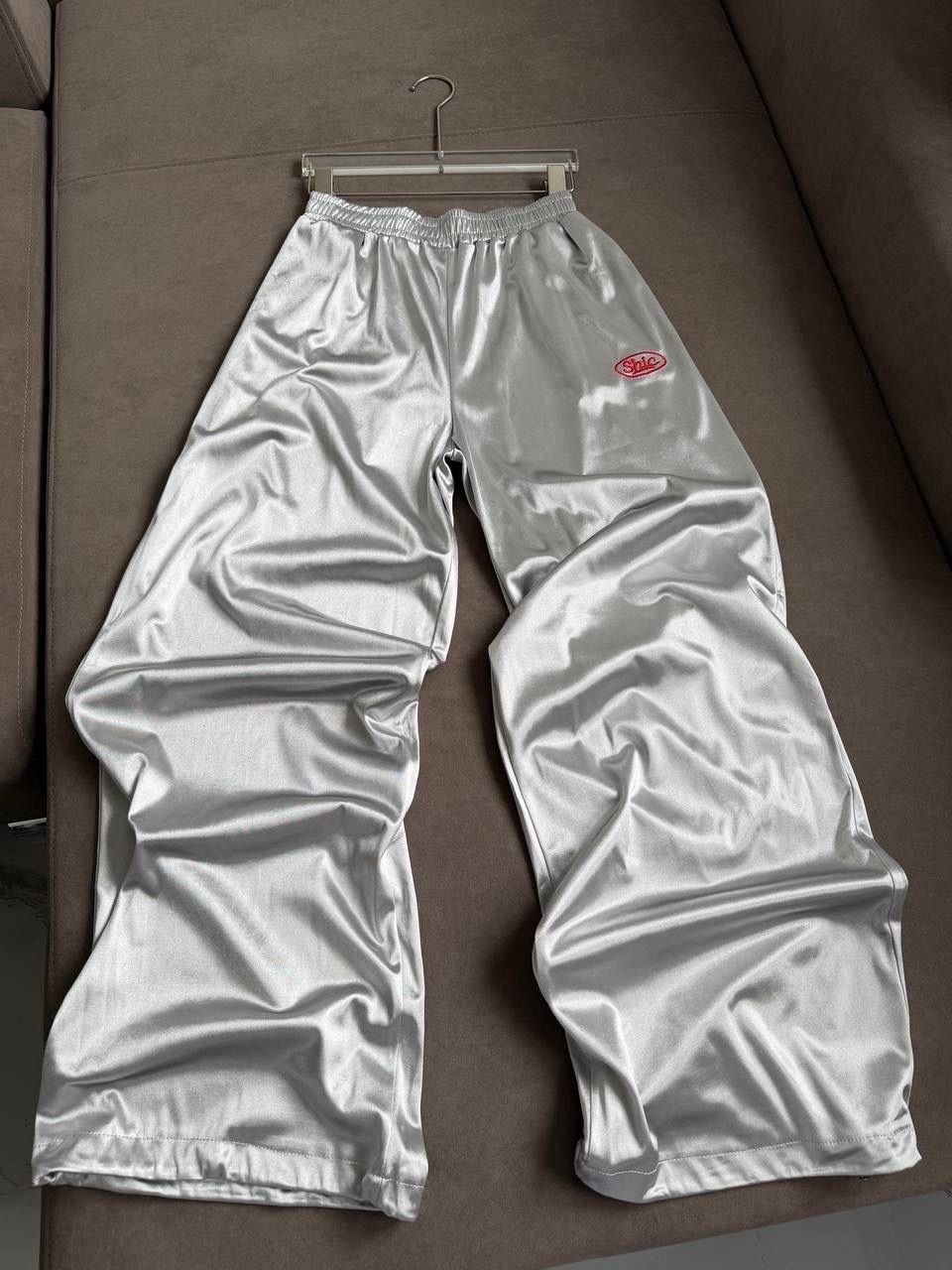 спортивные костюм,спортивные костюмы женские,спортивный костюм модный,женский костюм,костюм светоотражающий спортивный женский название