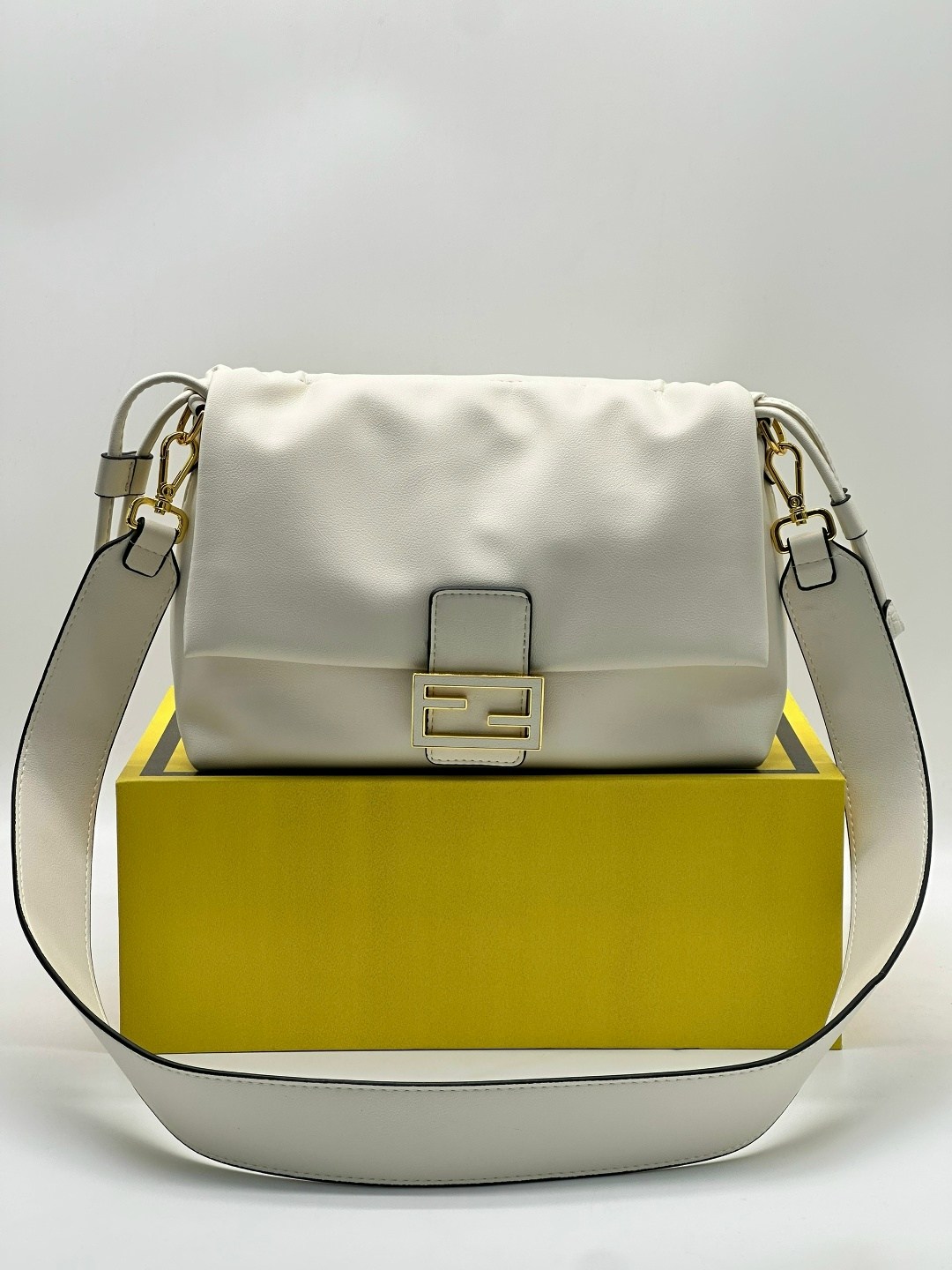fendi сумка,сумка женская fendi,fendi сумка на плечо,сумка фенди,сумка фенди оригинал