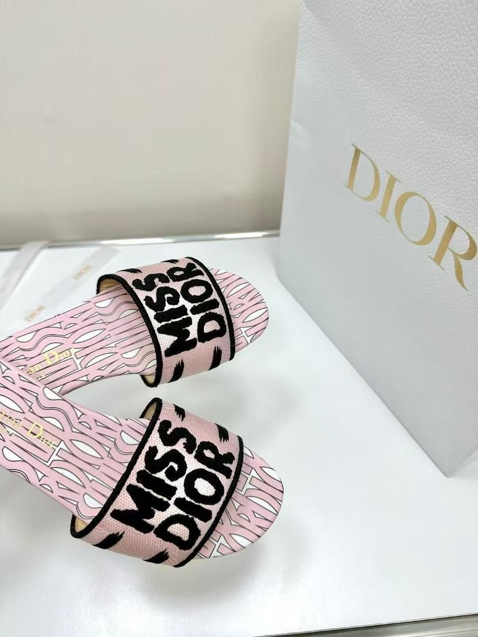 шлепанцы christian dior,женские шлепанцы,шлепки диор женские,шлепки диор,