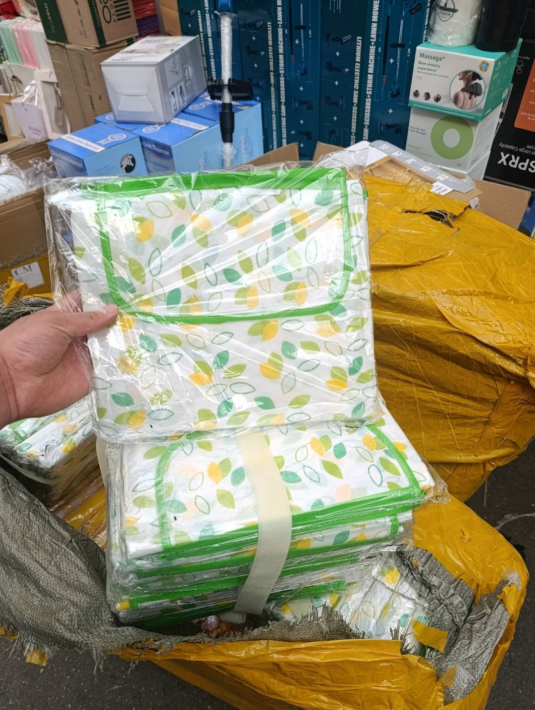 полиэтиленовая упаковка,одноразовые подгузники,картонная коробка,матрас
