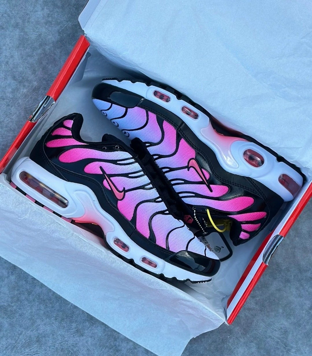 nike air max plus tn,supreme x nike air max plus tn,nike air max plus,кроссовки,кроссовки nike air max plus