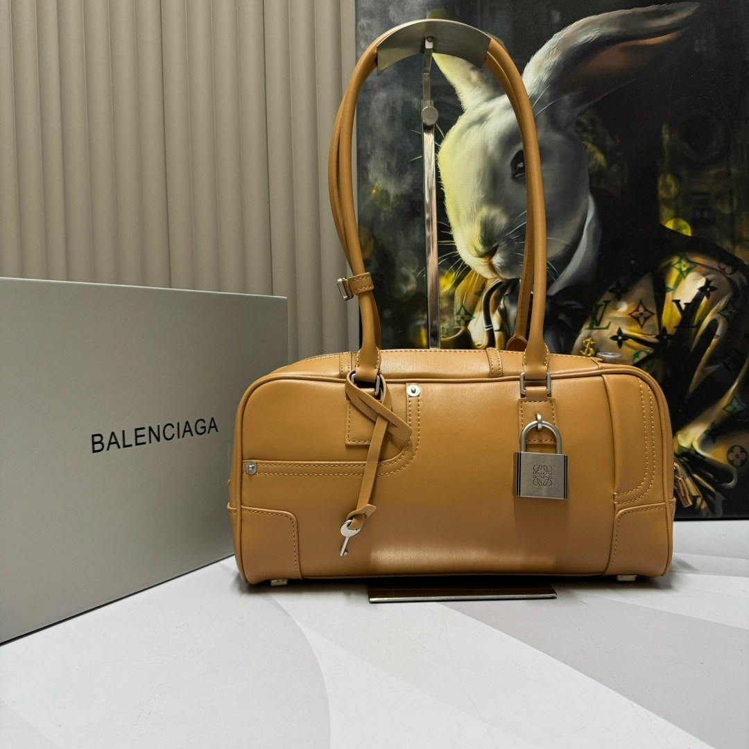balenciaga сумки,сумка женская balenciaga,бежевая сумка balenciaga,сумка,женская сумка
