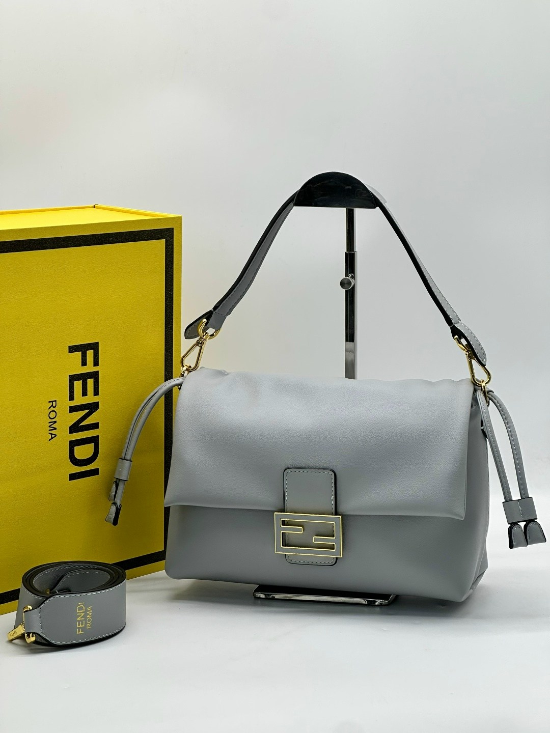 fendi сумка,сумка женская fendi,fendi сумка на плечо,сумка фенди,сумка фенди оригинал