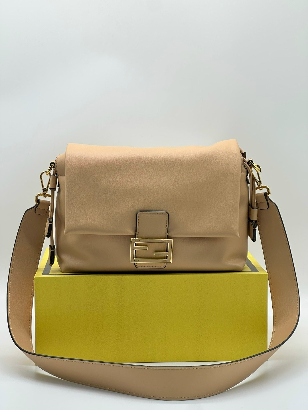 fendi сумка,сумка женская fendi,fendi сумка на плечо,сумка фенди,сумка фенди оригинал
