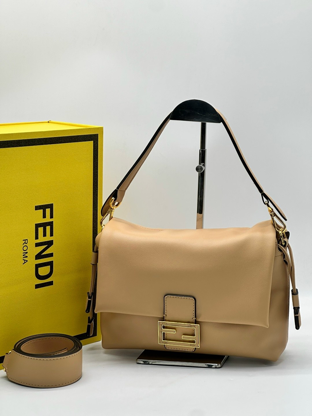 fendi сумка,сумка женская fendi,fendi сумка на плечо,сумка фенди,сумка фенди оригинал