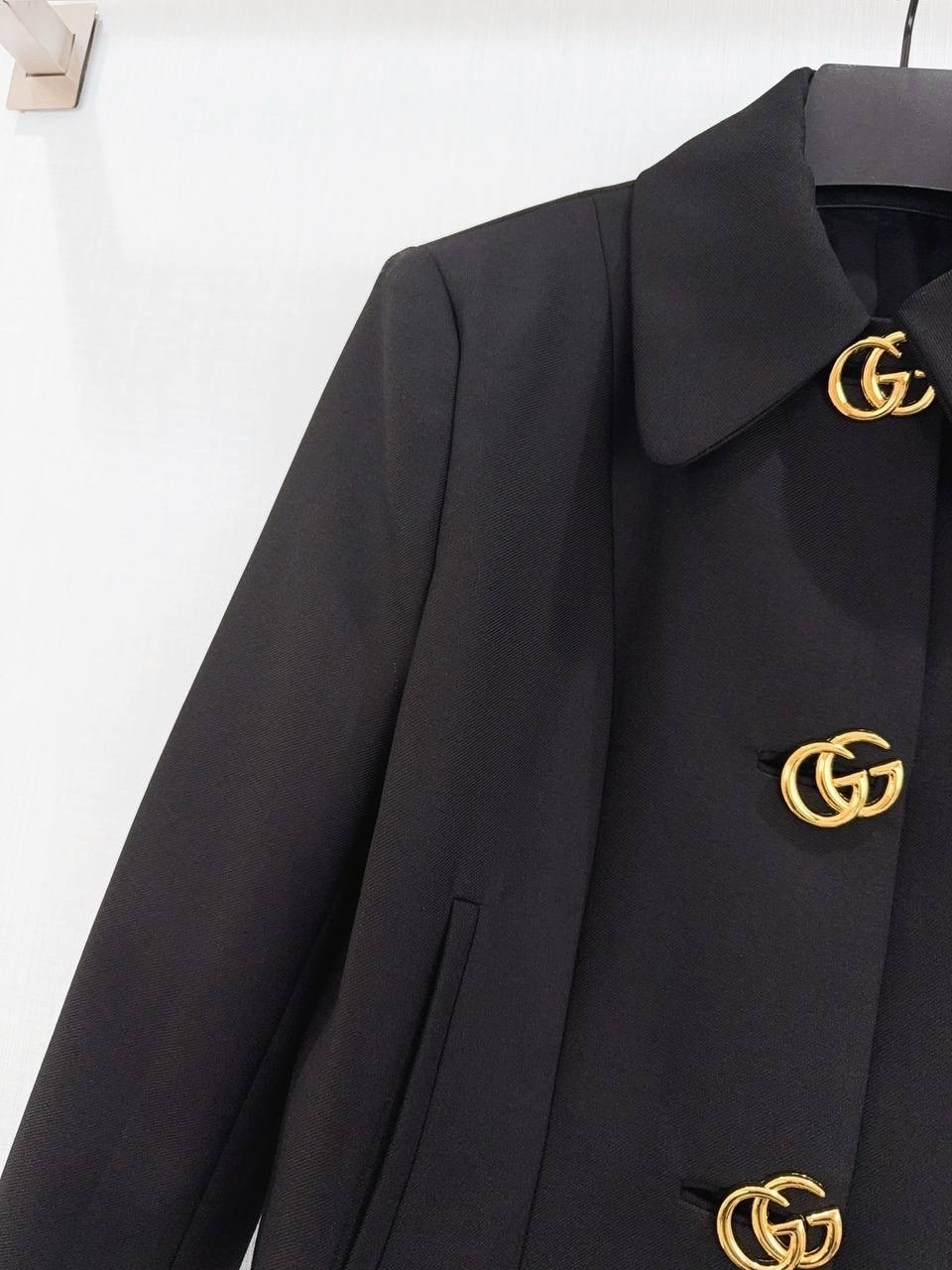 женское черное шерстяное пальто gucci,фасон пальто,жакет,пальто черное,женский пальто