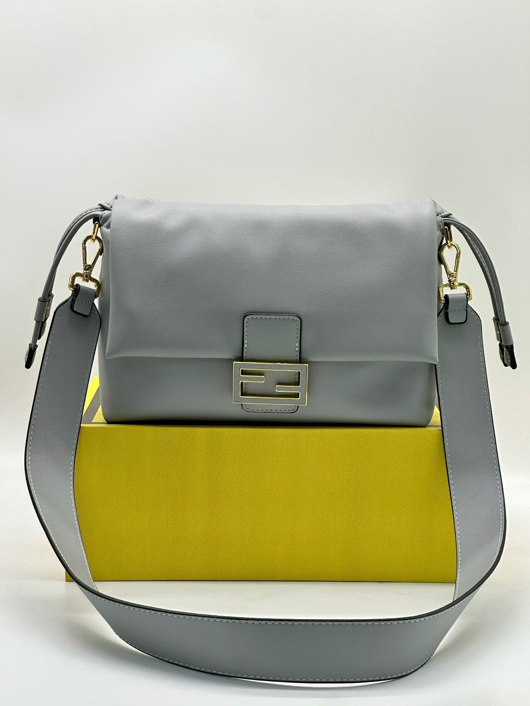 fendi сумка,сумка женская fendi,fendi сумка на плечо,сумка фенди,сумка фенди оригинал