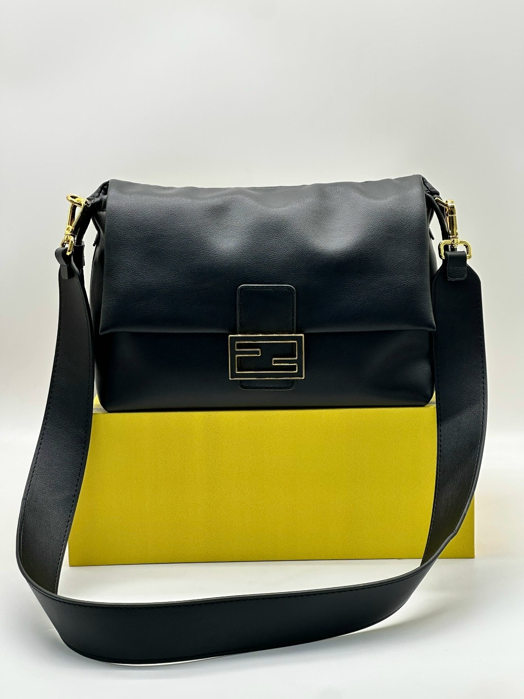 fendi сумка,сумка женская fendi,fendi сумка на плечо,сумка фенди,сумка фенди оригинал