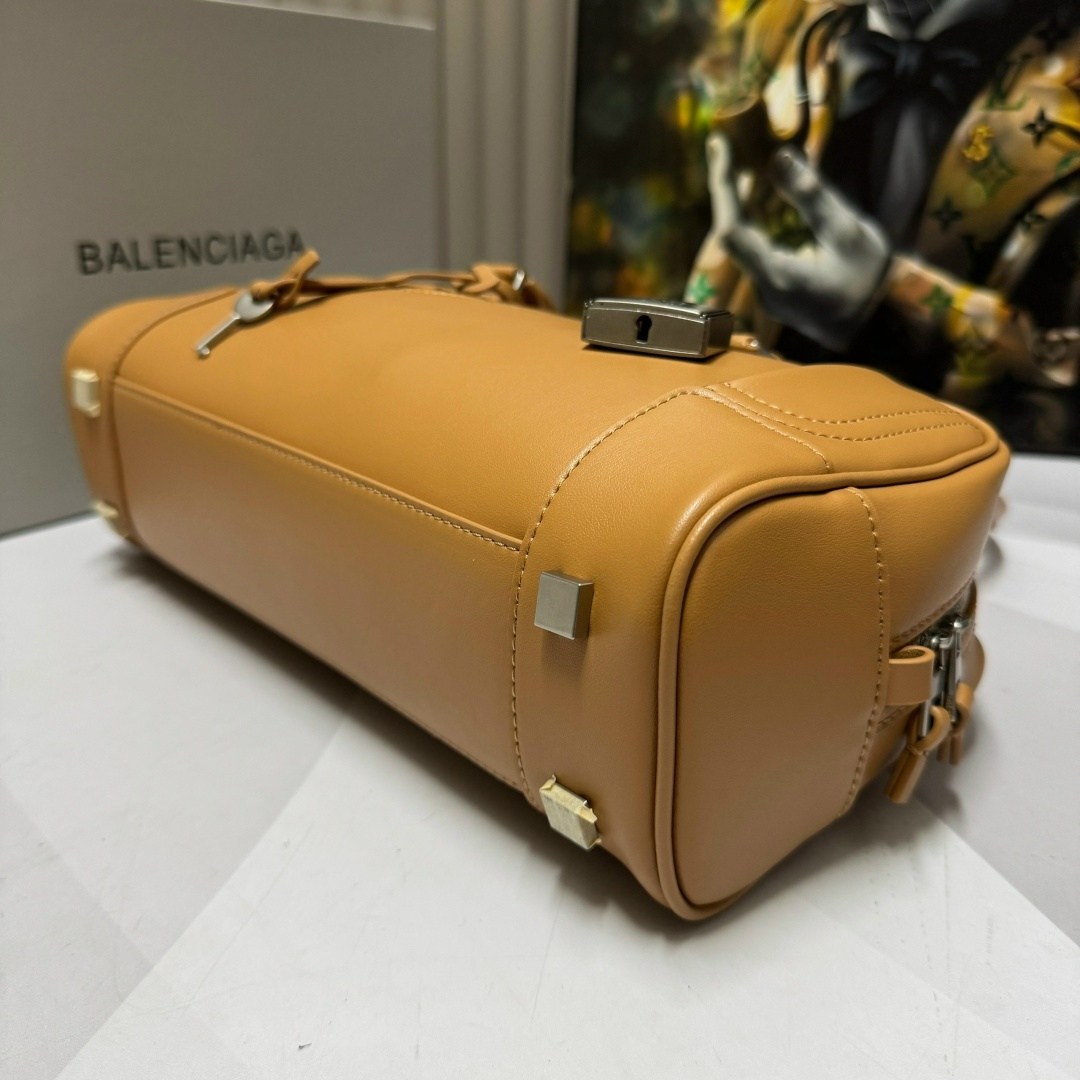 balenciaga сумки,сумка женская balenciaga,бежевая сумка balenciaga,сумка,женская сумка