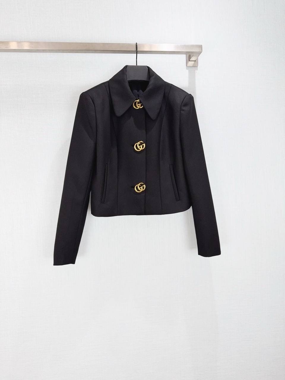 женское черное шерстяное пальто gucci,фасон пальто,жакет,пальто черное,женский пальто