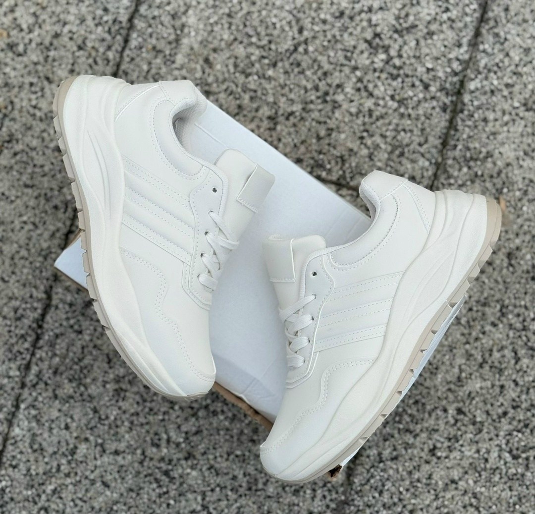 женские кроссовки adidas,женские кроссовки,кроссовки adidas,кроссовки белые,кроссовки adidas strutter