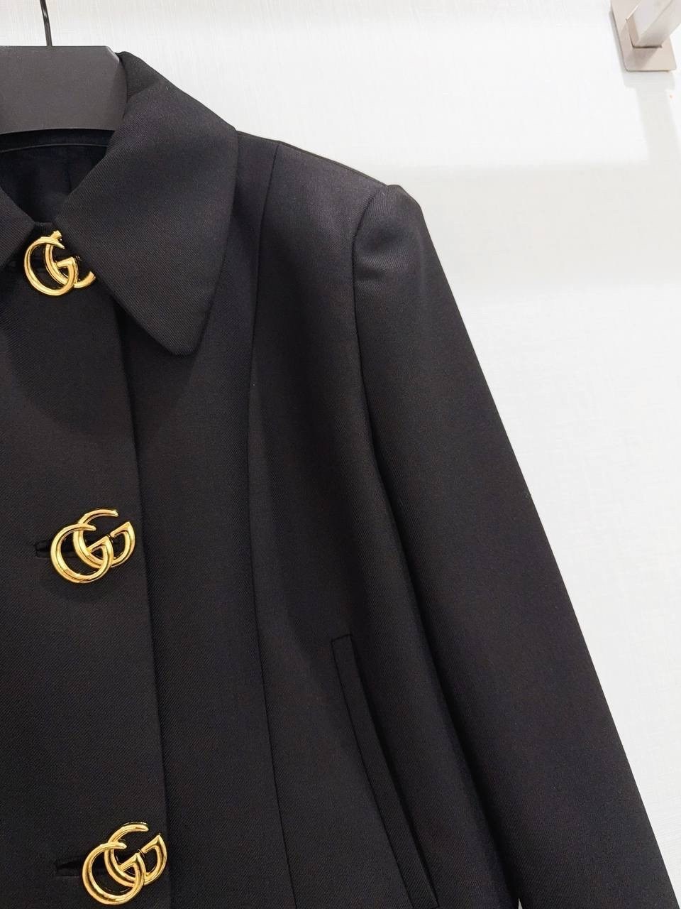 женское черное шерстяное пальто gucci,фасон пальто,жакет,пальто черное,женский пальто
