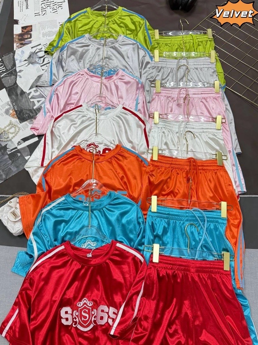 футболка адидас женская красная,стильные костюмы,летние костюмы,adidas original,спортивный костюм спортивные костюмы