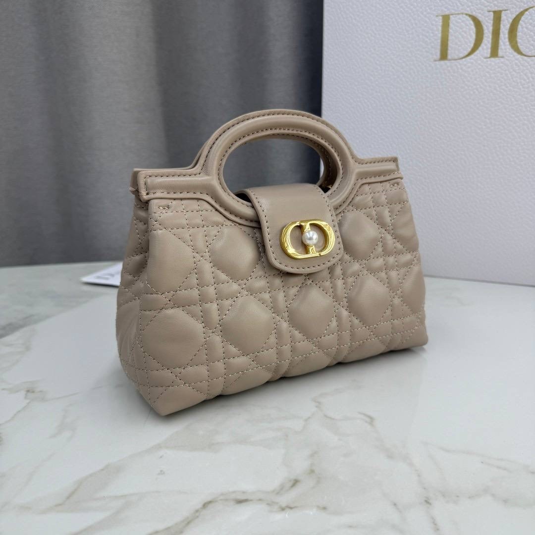 сумка dior lady dior shoulder bag handbag,dior сумка,сумка кристиан диор белая кожа,женская сумка dior,сумка диор белая