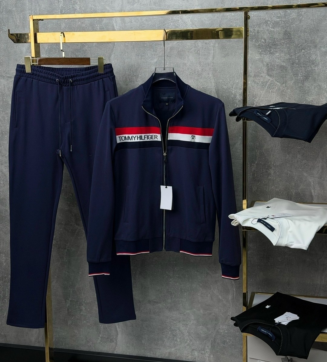 спортивный костюм tommy hilfiger,спортивный костюм томми хилфигер мужские,спортивный костюм томми хилфигер,спортивный костюм мужской,костюм спортивный
