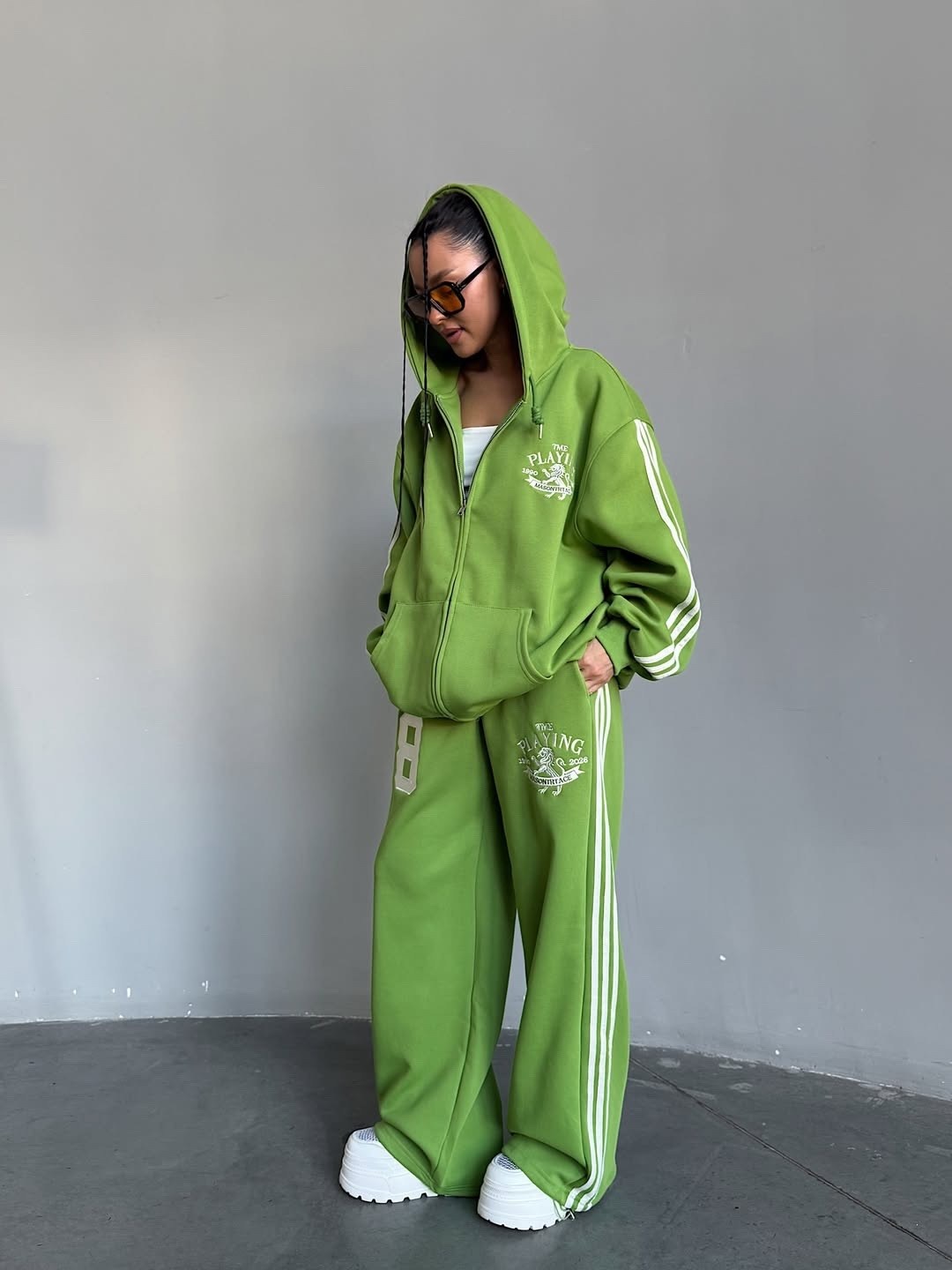 спортивный костюм женский,спортивный костюм,одежда модная,костюм с лампасами