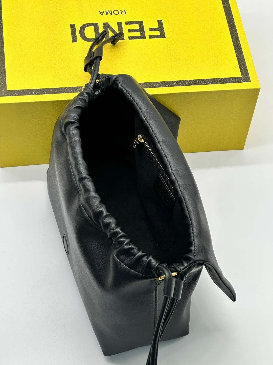 fendi сумка,сумка женская fendi,fendi сумка на плечо,сумка фенди,сумка фенди оригинал