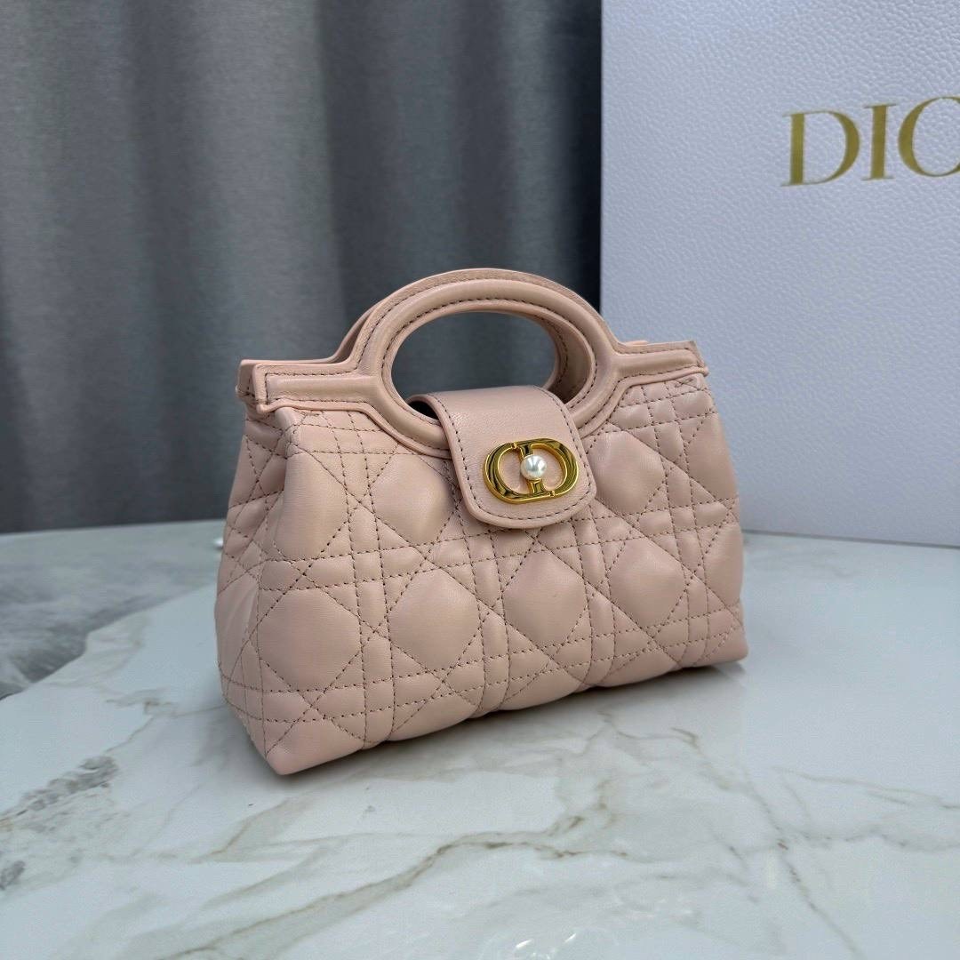 сумка dior lady dior shoulder bag handbag,dior сумка,сумка кристиан диор белая кожа,женская сумка dior,сумка диор белая