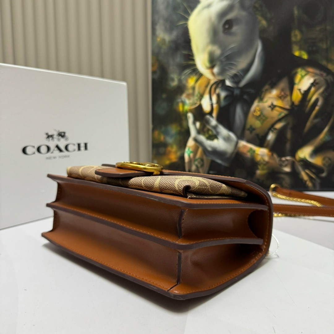 сумка coach,женская сумка coach,coach сумка на плечо,сумка,сумка на плечо багет coach