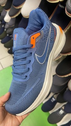 Кроссовки