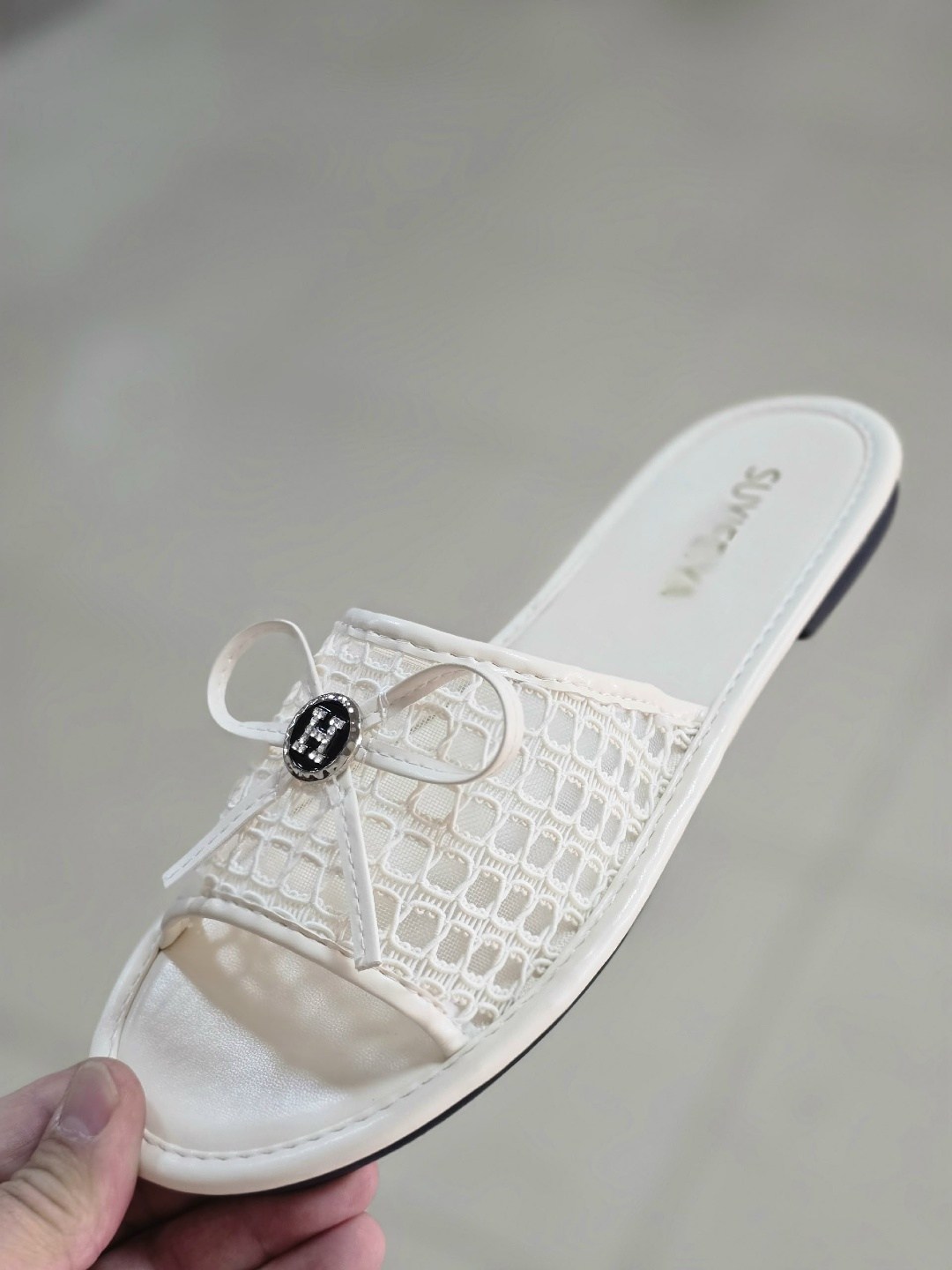 шлепанцы женские,шлепанцы chanel,шлепки женские,модные шлепанцы,черные шлепанцы