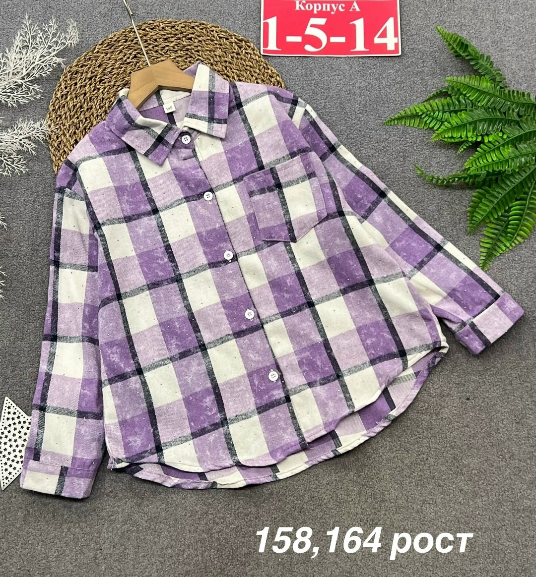 girl with a backpack sitting on a bench and reading a book near the school,ребенок,юная актриса,девочка на скамейке,девочка сидит на скамейке