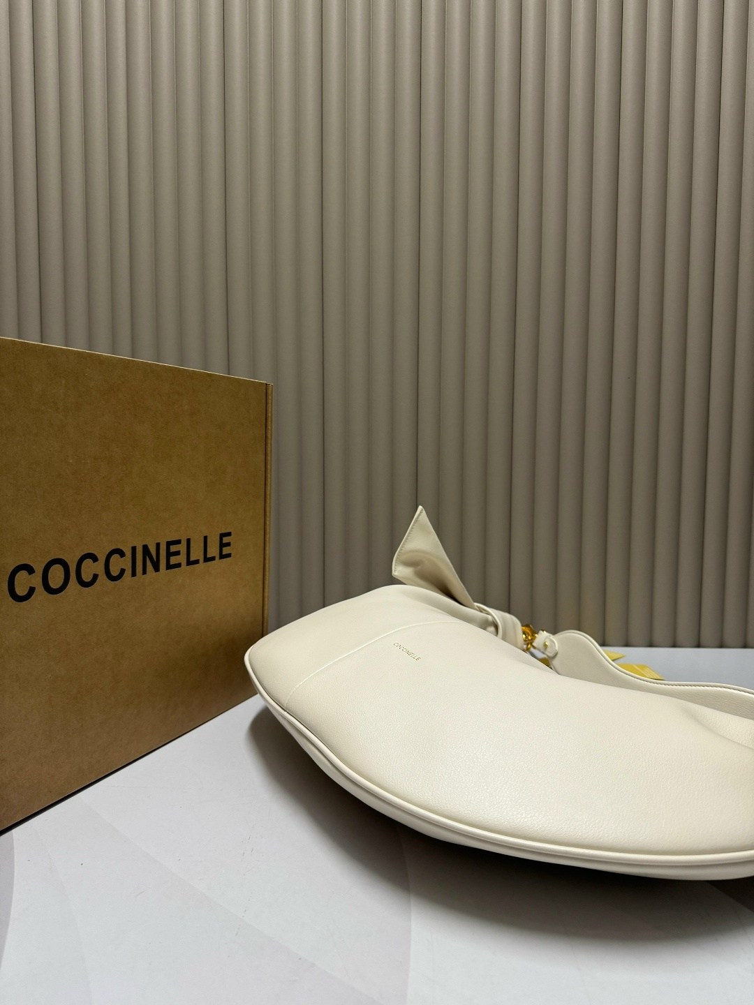 coccinelle сумка,сумка,женская сумка,сумка coccinelle priscilla,модная сумка