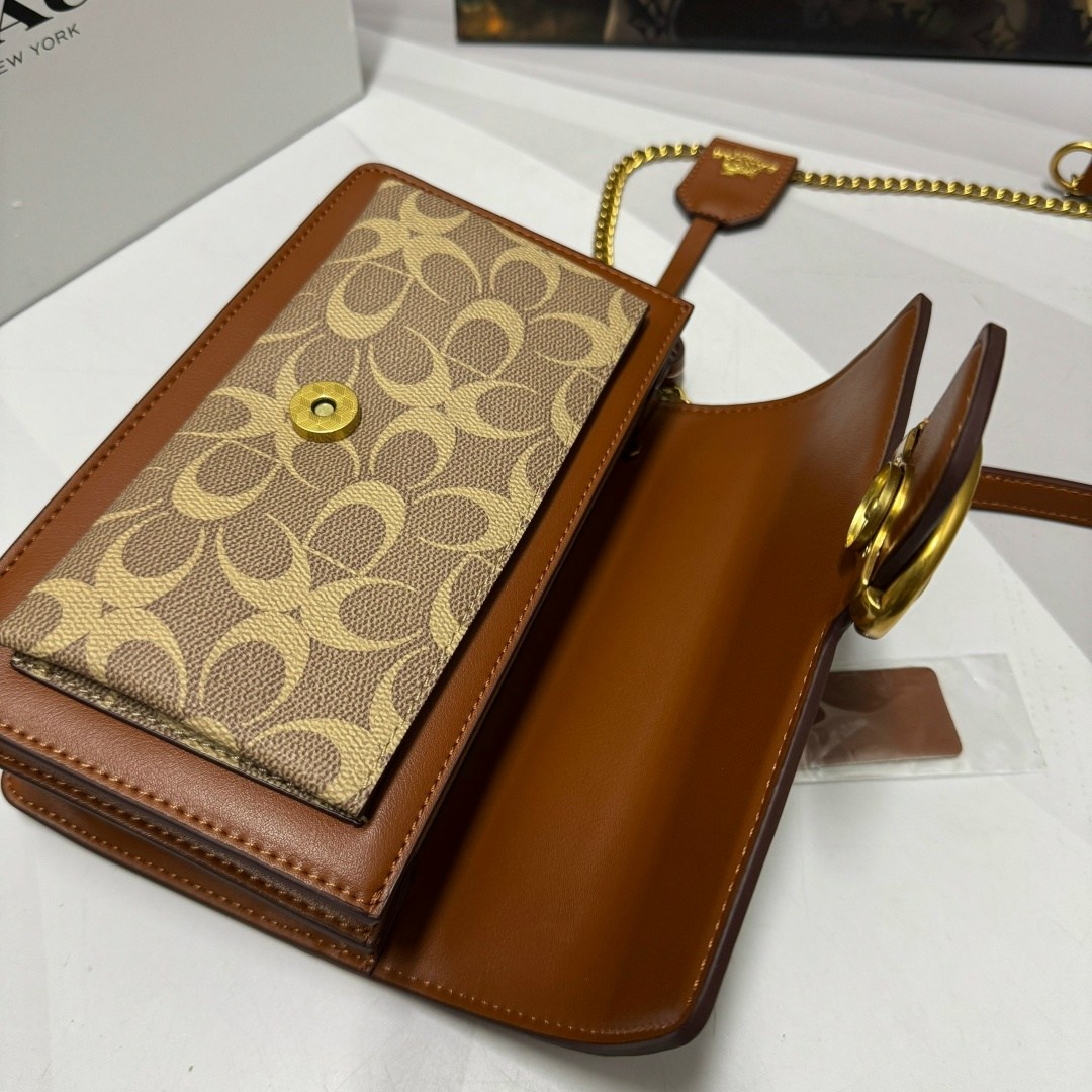 сумка coach,женская сумка coach,coach сумка на плечо,сумка,сумка на плечо багет coach