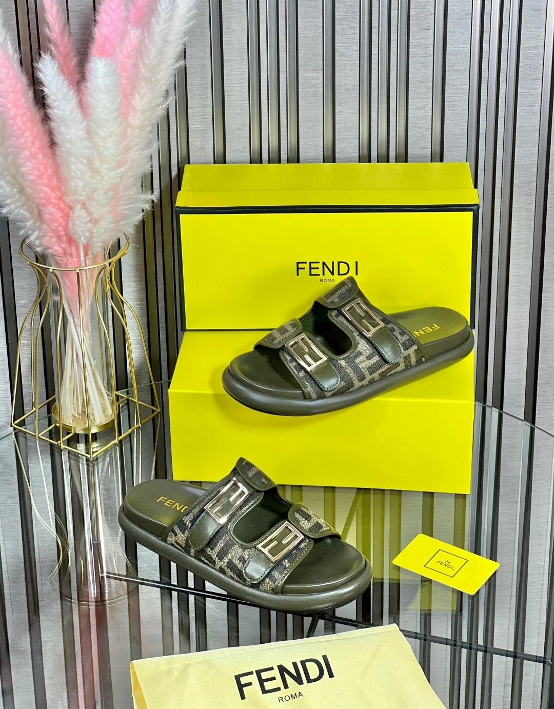 шлепанцы fendi,тапочки фенди,тапочки fendi,шлепки фенди,